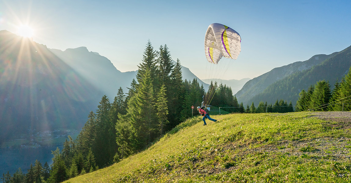 Paragliding early in the morning at Zwölferkopf Pertisau. Photo: Achensee Tourismus | Extraordinary doorstep escapes: Top 11 microadventures in Austria