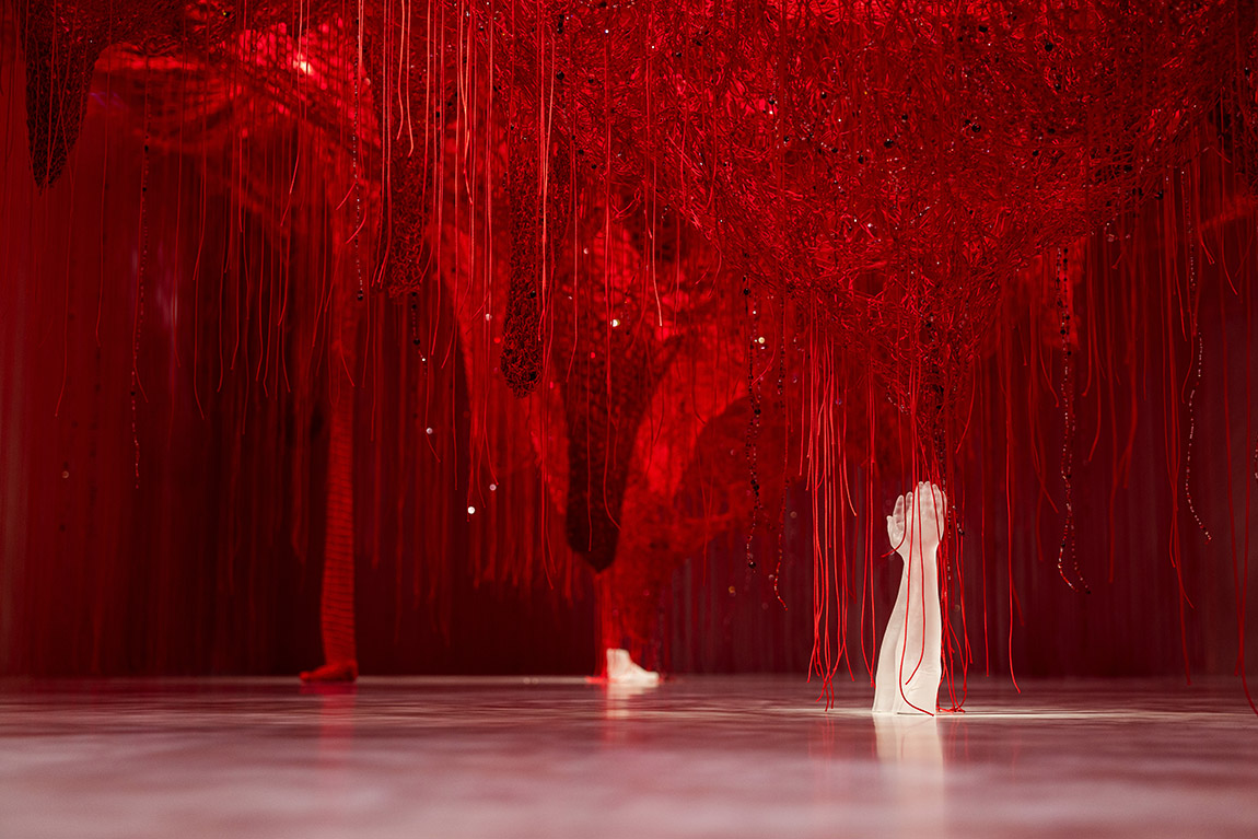 The Chamber of Wonder Crystallizing Identity from artist Chiharu Shiota. | Swarovski Kristallwelten: A magical world for the entire family