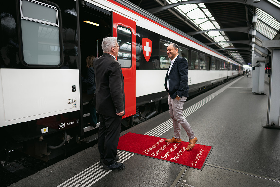 The “Salon suisse”. Photo: Gabriel Arnold | Magnificent train experiences: Celebrate and travel on exclusive railway lines