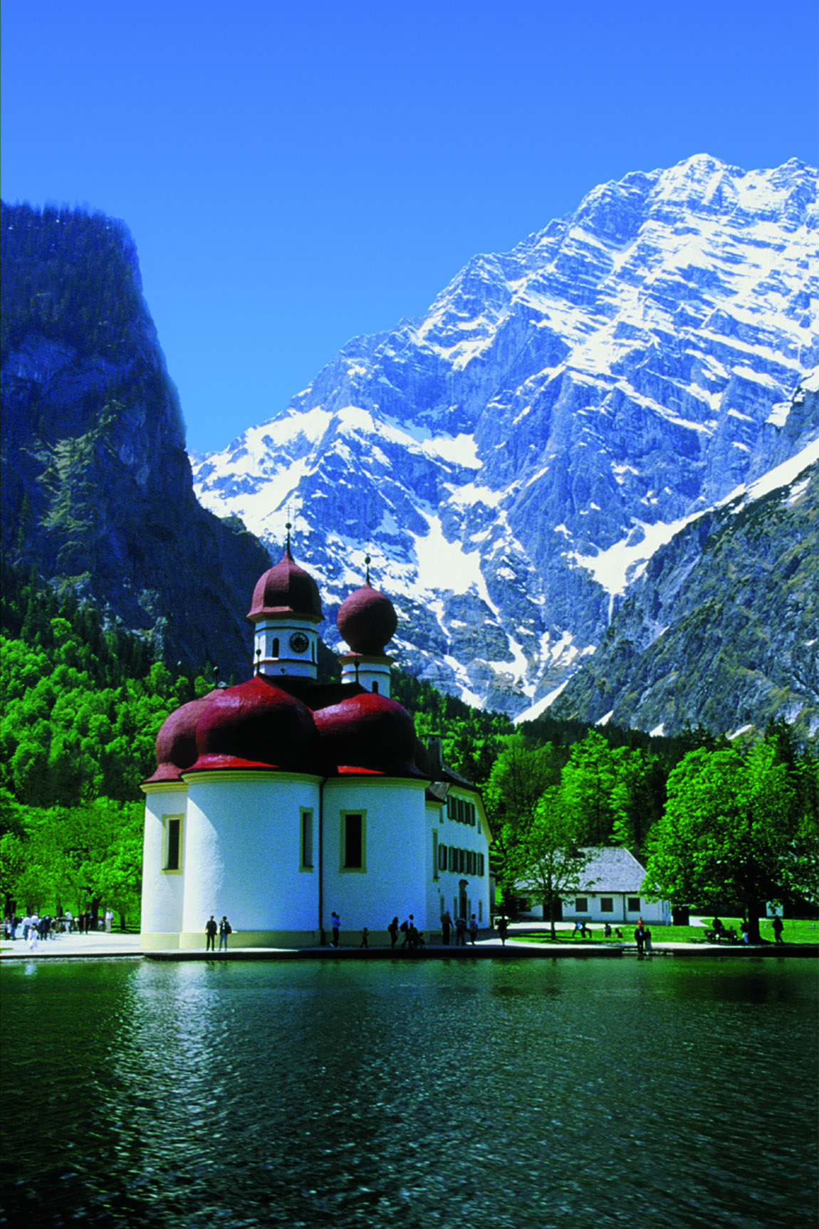 Königssee, Bavaria. Photo: © BAYERN TOURISMUS Marketing GmbH | Time to cool off – the top 12 swimming spots in Germany, Switzerland and Austria
