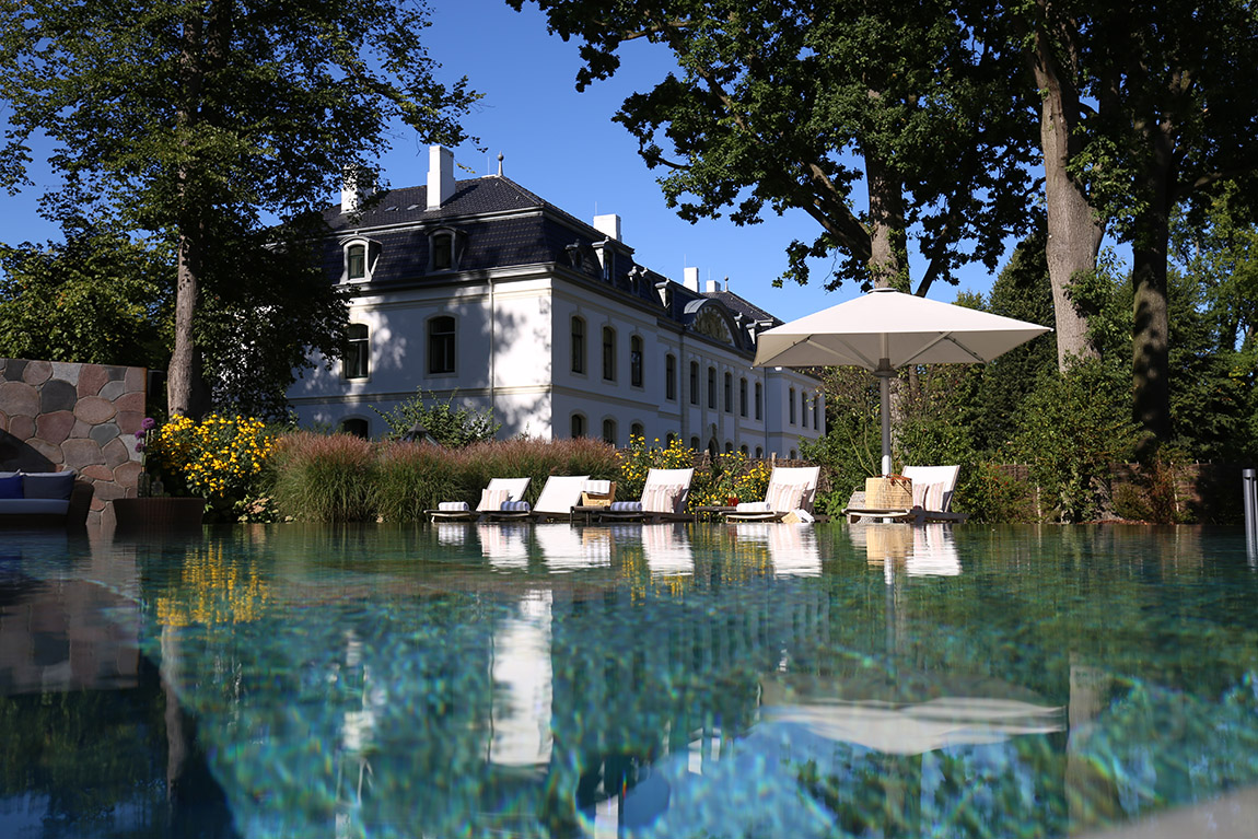 Outdoor pool, Schlosstherme. Photo: Weissenhaus Private Nature Luxury Resort | Weissenhaus Private Nature Luxury Resort – Where nature, wellness, and gastronomy redefine luxury