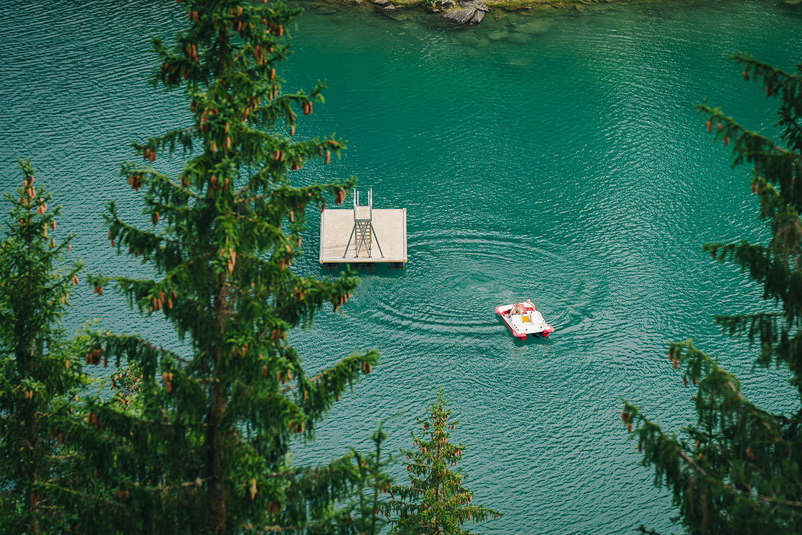 Lake Caumasee. Photo: Claudio Schwarz / Unsplash  | Time to cool off – the top 12 swimming spots in Germany, Switzerland and Austria