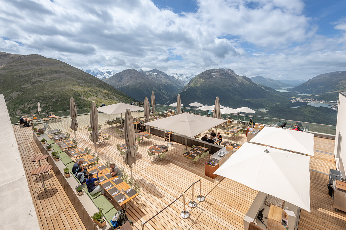 Photo: Stefan Bienz | Muottas Muragl: A prime viewing spot above lakes, forests and mountain peaks