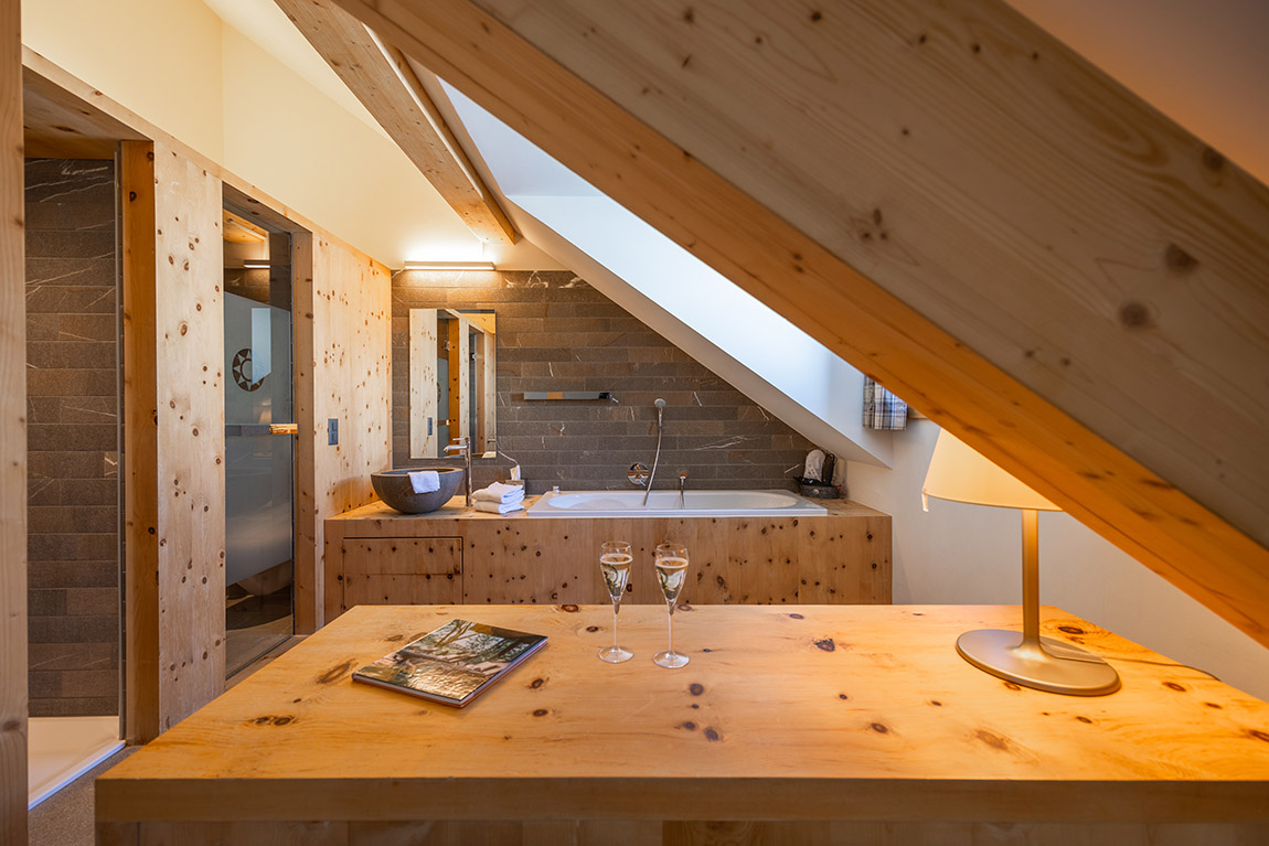 Foto: Fabian Gattlen | Muottas Muragl: A prime viewing spot above lakes, forests and mountain peaks