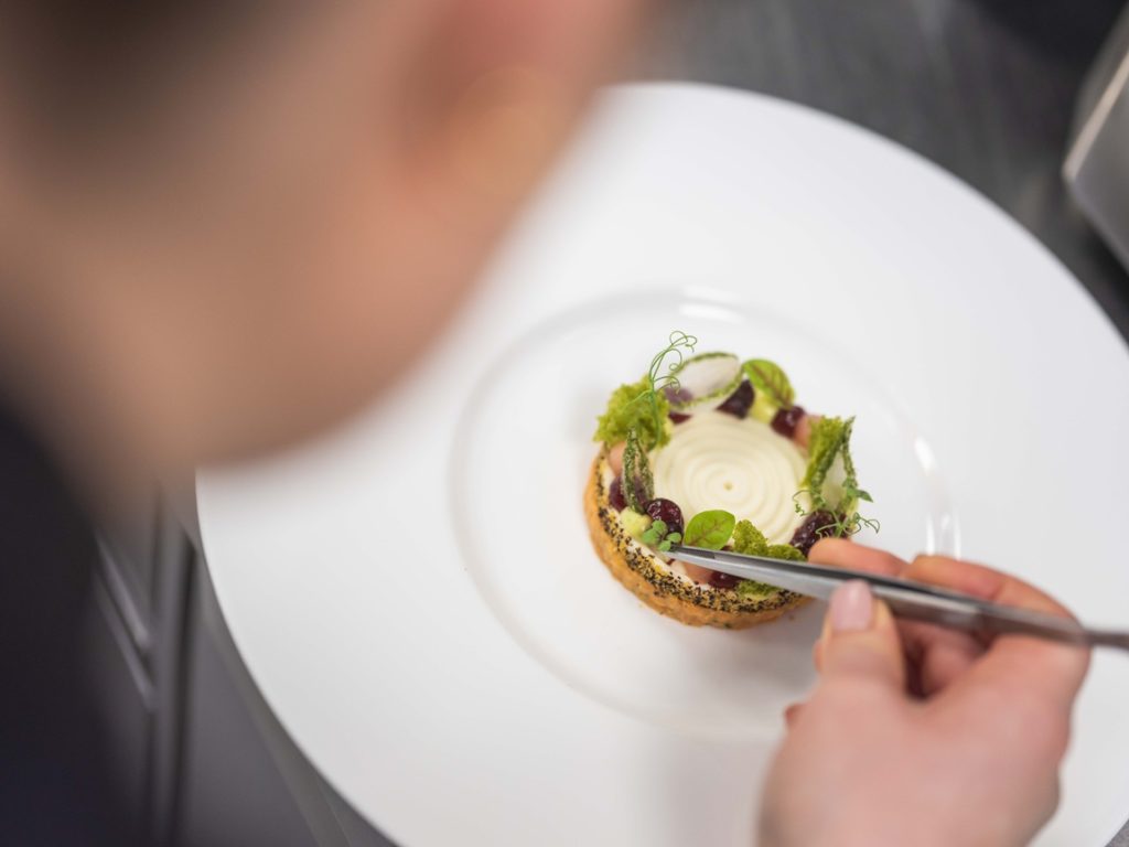 Hof Weissbad Gourmet-Menü. Foto: Thomas Biasotto | Resort Hof Weissbad – Award-winning cuisine and well-being in the heart of Appenzell