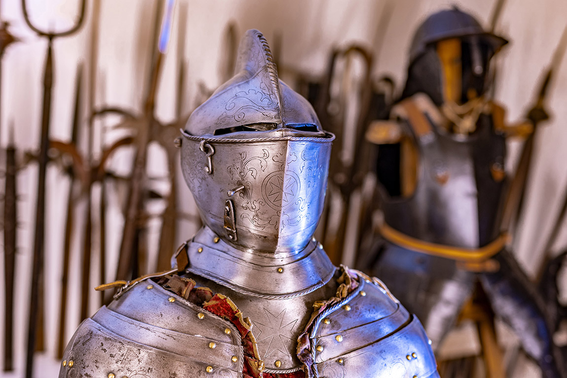 Original suits of armour and medieval weapons can be admired in the Silver Cellar. | Hohenzollern Castle – history with a majestic view