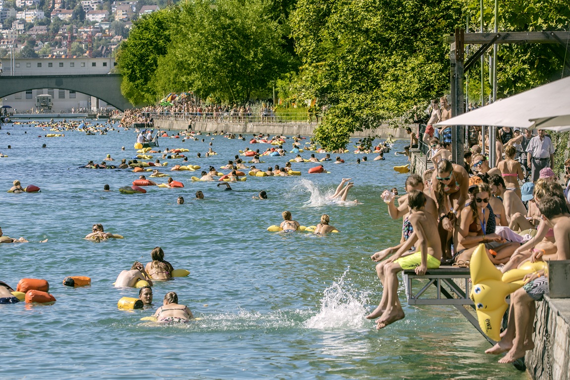 The Limatschwimmen swimming event. Photo: Ricardo Perret / Zürich Tourismus | Zurich: The city that lives by the water