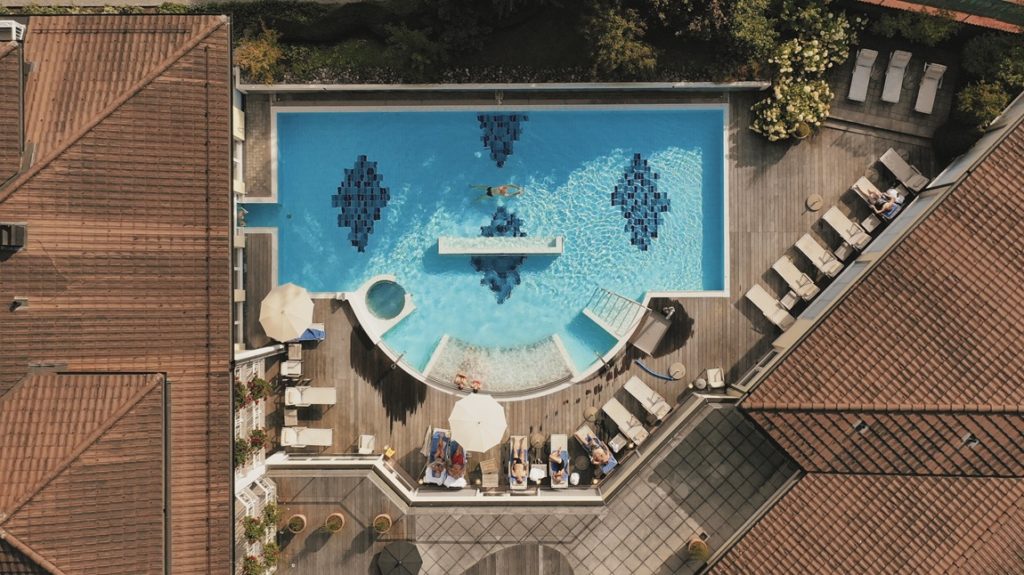 Outdoor pool. | Resort Hof Weissbad – Award-winning cuisine and well-being in the heart of Appenzell