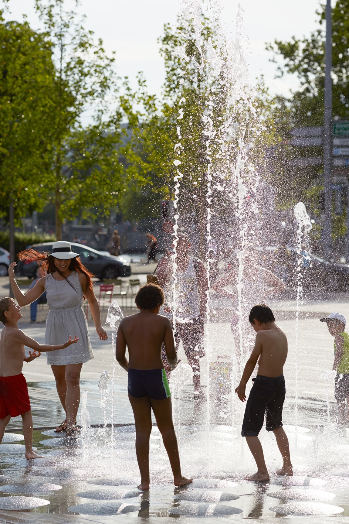 Sechseläutenplatz square in summer. Photo: Elisabeth Real / Zürich Tourismus | Zurich: The city that lives by the water