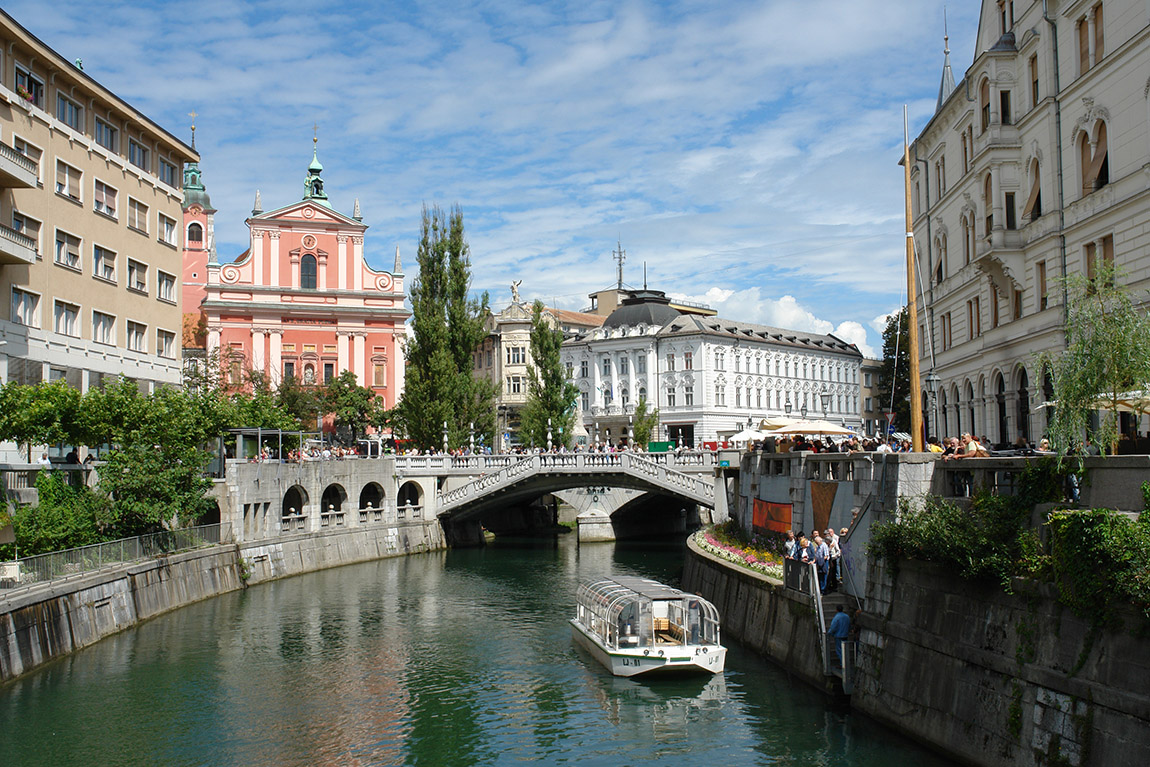 Ljubljanica-Boot. Foto: Slovenian Tourist Board/Bogdan Kladnik | Slovenia: Where Europe's diversity finds a home in the smallest of spaces