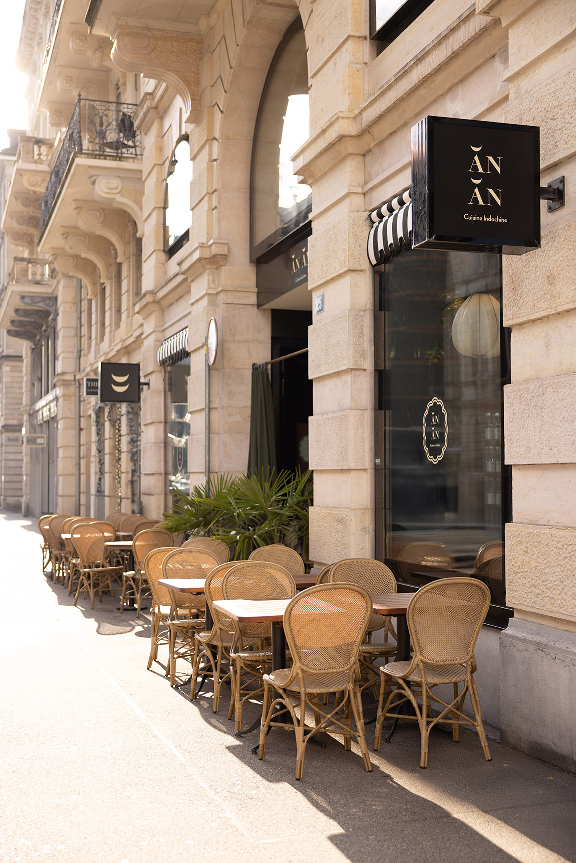ocated right at Zurich’s Paradeplatz, ĂN ĂN invites guests to experience Vietnam from a new perspective. The latest restaurant from Sabrina Rhomberg-Marbacher, her family, and her business partner Lien Nguyen blends Vietnamese culinary culture with French influences from the Indochina era, creating a concept that uniquely unites history, design, and cuisine.