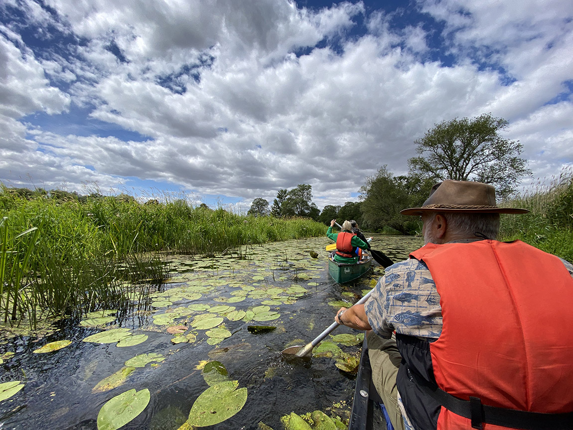 Kanutour in der Uckermark. Foto: Alena Lampe/TMU GmbH | Uckermark: Amidst tranquil lakes, vast landscapes, and vibrant culture