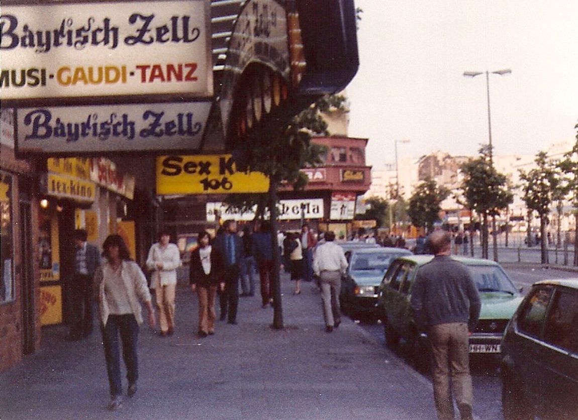 Red Light District Hamburg, Germany, 1981. Photo: RH Douglas (Wikimedia) | 400 years of the Reeperbahn: Hamburg's most famous street
