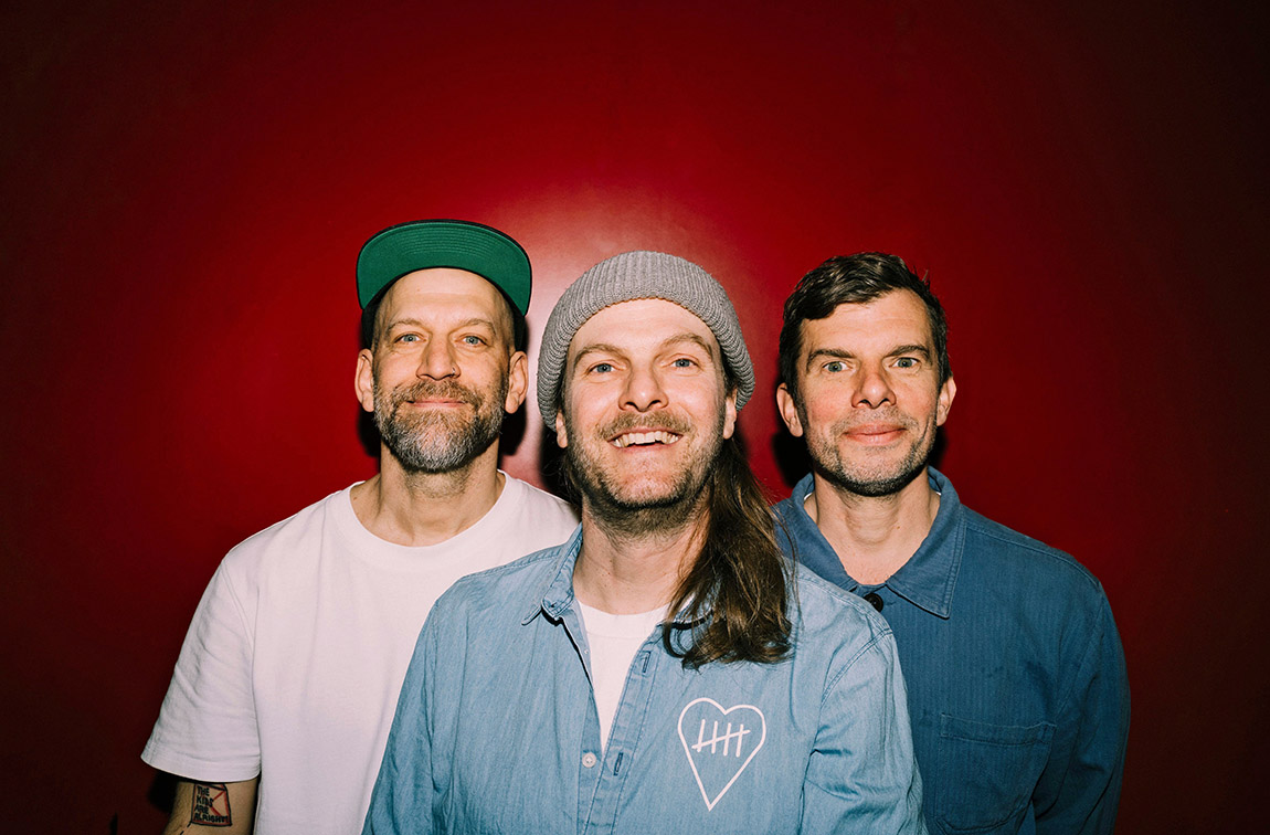 The documentary Sportfreunde Stiller – Mit dem Herz in der Hand is now available to watch on the streaming platforms of ARD or BAYERISCHER RUNDFUNK. Photo: BR/Florida Factual GmbH/ Berlin Producers Media GmbH/Ingo Pertramer | Sportfreunde Stiller: “Always stick with what brings you joy!”