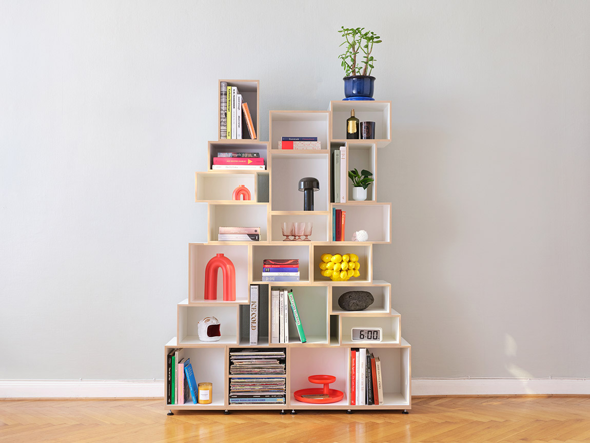 Modulares Wohnzimmerregal. © stocubo, Foto: Fanette Guilloud | stocubo: Minimalistisch und flexibel: Modulare Holzmöbel aus deutscher Fertigung